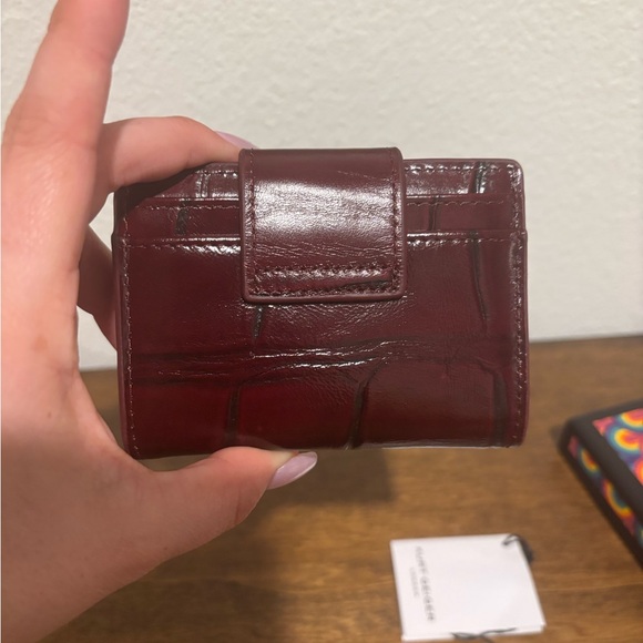 Kurt Geiger Wine Card Holder/Wallet with Gold Emblem - Picture 8 of 9